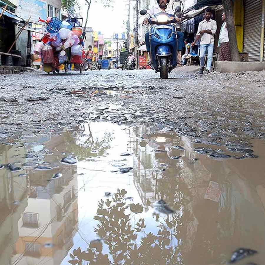 People suffer due to rain in Bidhannagar