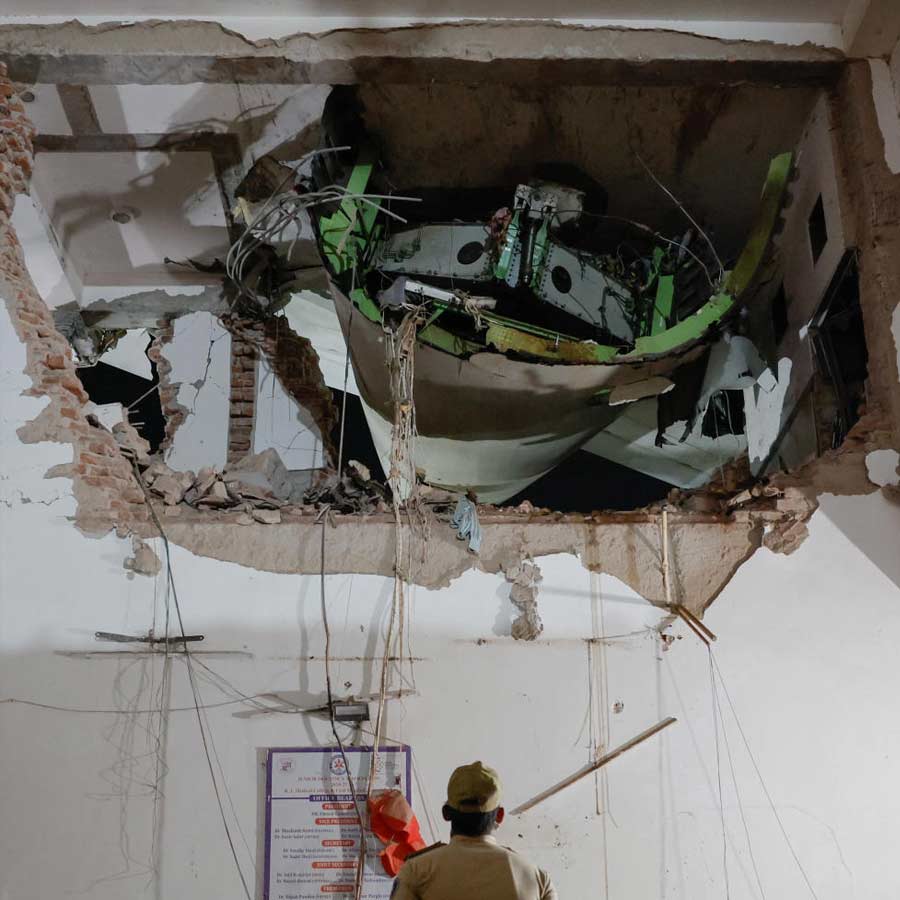 Ahmedabad to London flight crash