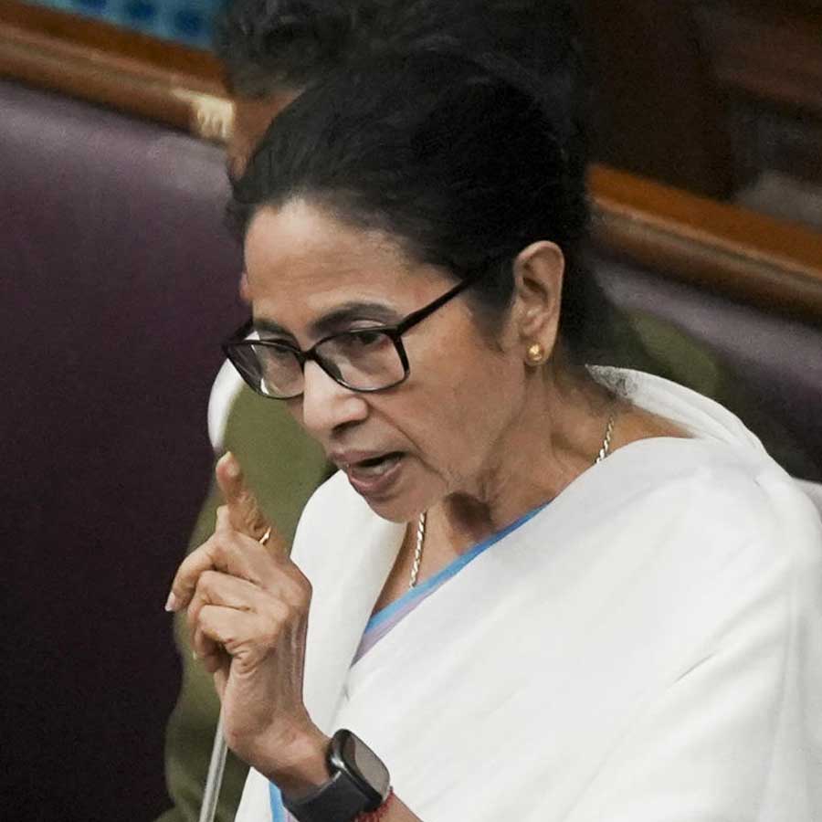 West Bengal CM Mamata Banerejee questions why Bengali speaking people in India are being mistreated as Bangladeshi dgtl