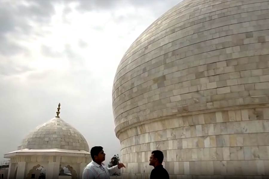 See the home decor of Taj Mahal replica home made by MP teacher for his wife