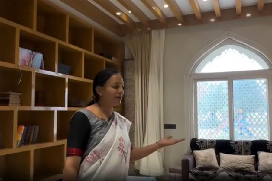 See the home decor of Taj Mahal replica home made by MP teacher for his wife