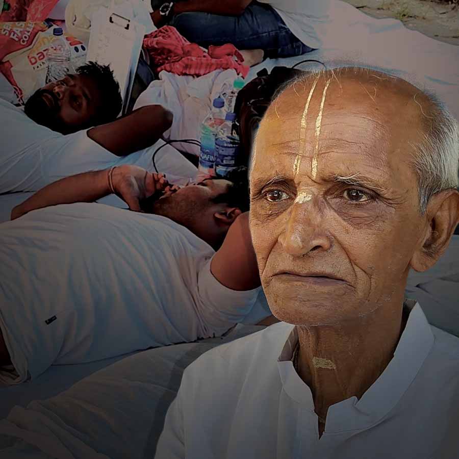 Teacher Recruitment case in West Bengal affected teachers have been holding hunger strike  dgtl