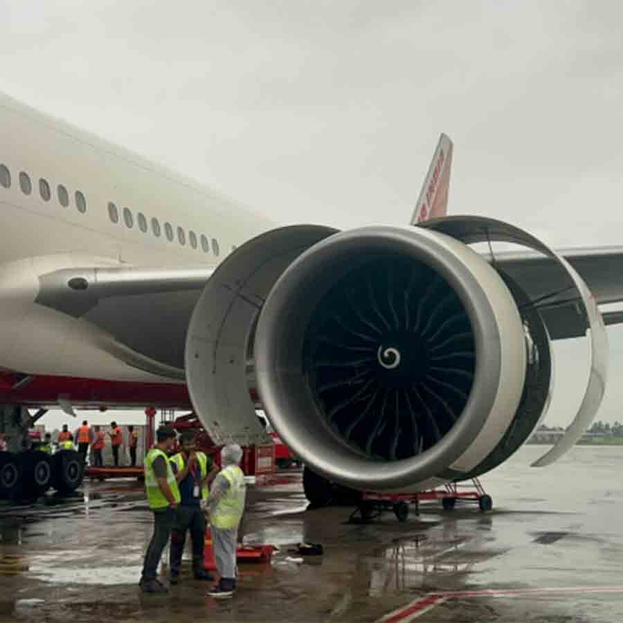 Several flights diverted in Delhi due to bad weather, at least 14 flight routes changed dgtl