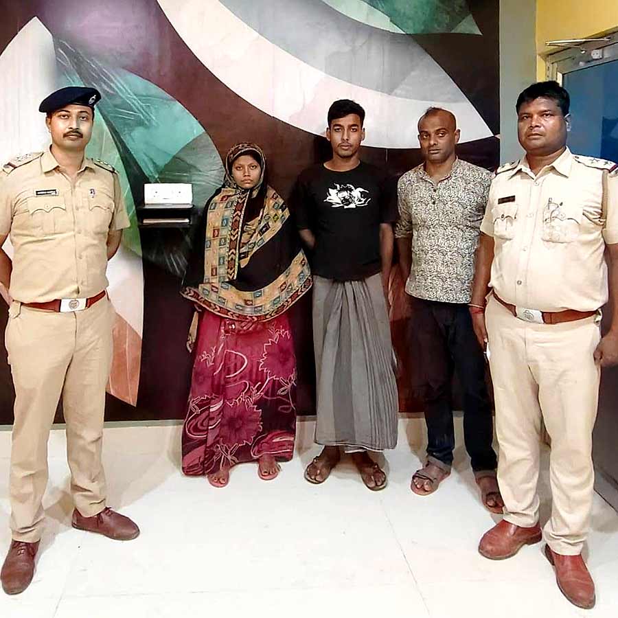 Two more migrant workers returns to West Bengal after wrongly pushed back to Bangladesh dgtl