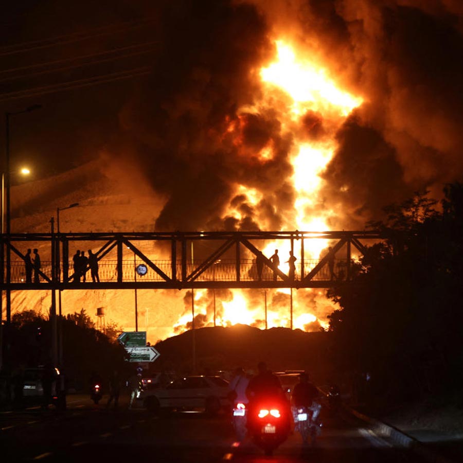 Toxic Smoke, Flames, and Destruction Show shocking War-Like situation Between Iran and Israel