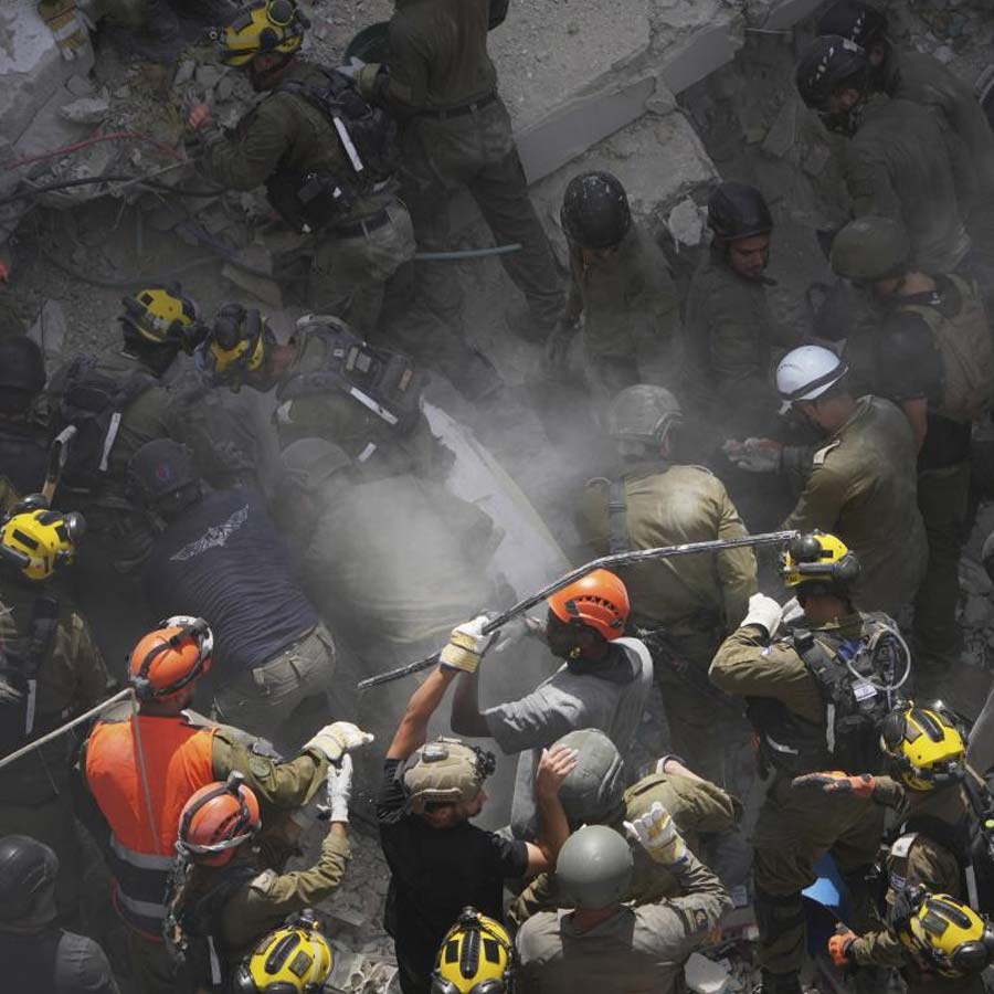 Toxic Smoke, Flames, and Destruction Show shocking War-Like situation Between Iran and Israel