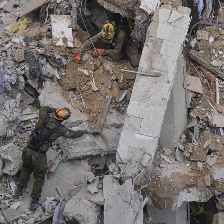 Toxic Smoke, Flames, and Destruction Show shocking War-Like situation Between Iran and Israel