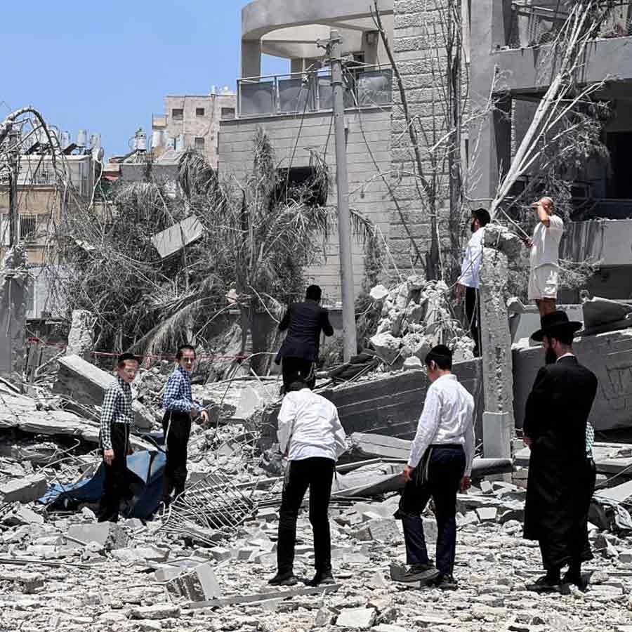 Toxic Smoke, Flames, and Destruction Show shocking War-Like situation Between Iran and Israel