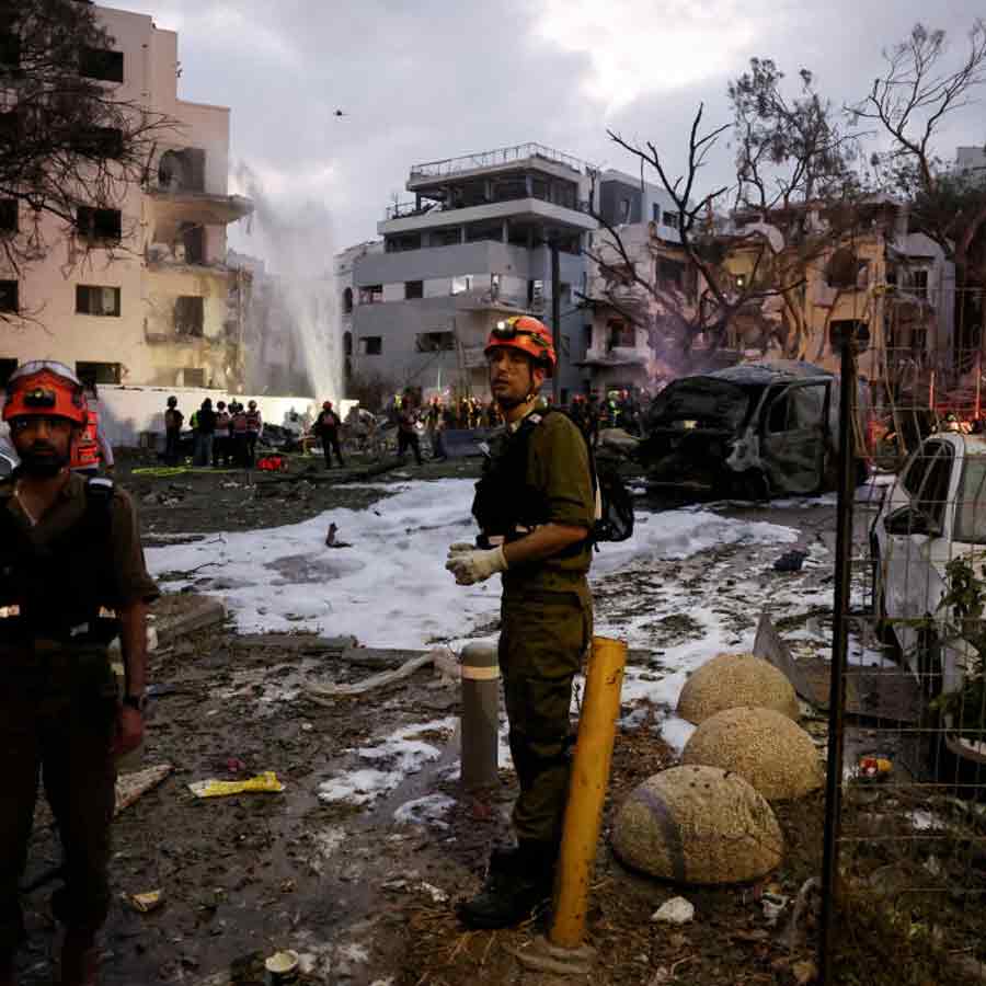 Toxic Smoke, Flames, and Destruction Show shocking War-Like situation Between Iran and Israel