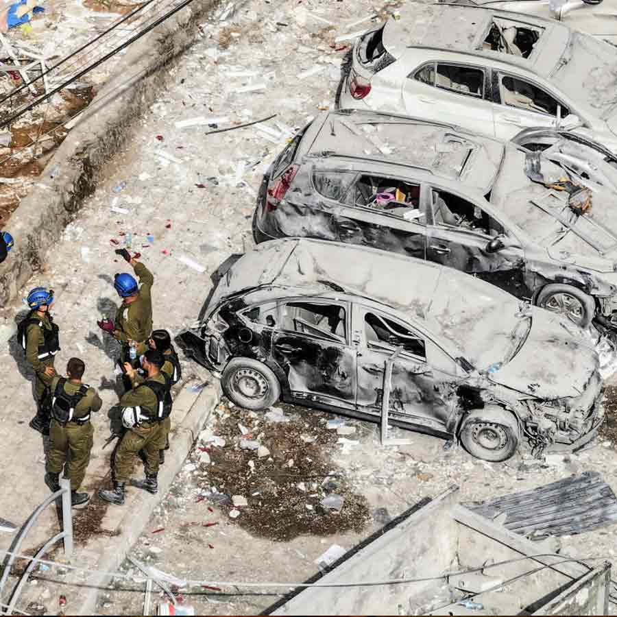 Toxic Smoke, Flames, and Destruction Show shocking War-Like situation Between Iran and Israel