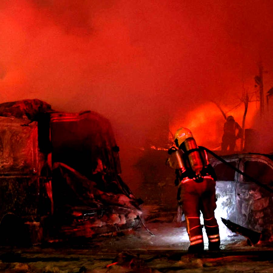 Toxic Smoke, Flames, and Destruction Show shocking War-Like situation Between Iran and Israel