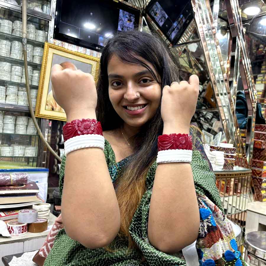 Madhubani Goswami Raised her voice for Wearing Shakha pola Sindoor after marriage dgtl