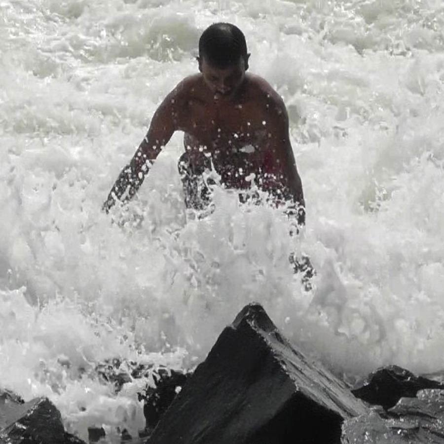 Three tourists drown in Mandarmani while taking a bath