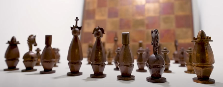 তামা এবং ব্রোঞ্জের ঘুঁটি। মেক্সিকো থেকে আনা বোর্ড।