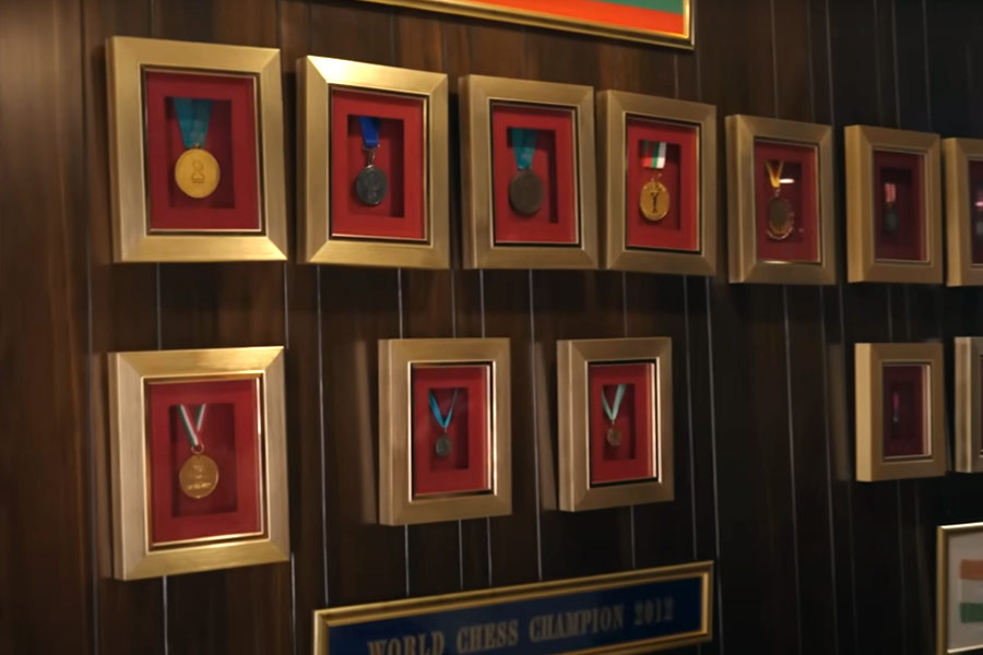 বিশ্বচ্যাম্পিয়নের মেডেল।