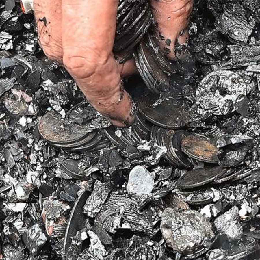Traders reluctant to move from Kidderpore's burnt market
