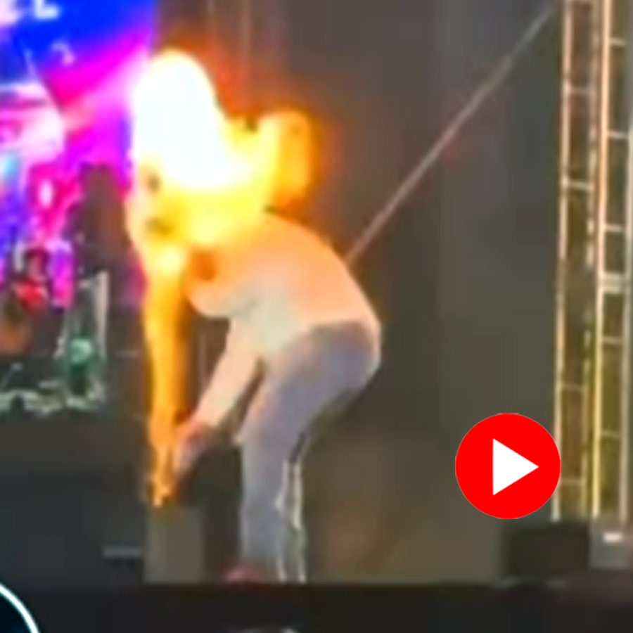 Video of Brazilian pop singer almost burned his face by flaming machine on live concert dgtl