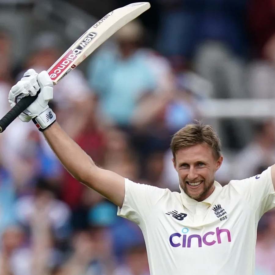 ২০৯ রানের লক্ষ্য সামনে রেখে ব্যাট করতে নেমে মাত্র ১৪ ওভার ব্যাট করার সুযোগ পায় ভারত। রাহুলের উইকেট খুইয়ে ওই সময়ে ৫২ রান তোলেন রোহিতেরা। ড্র হয় প্রথম টেস্ট। ম্যাচের সেরা নির্বাচিত হন ইংরেজ অধিনায়ক জো রুট।