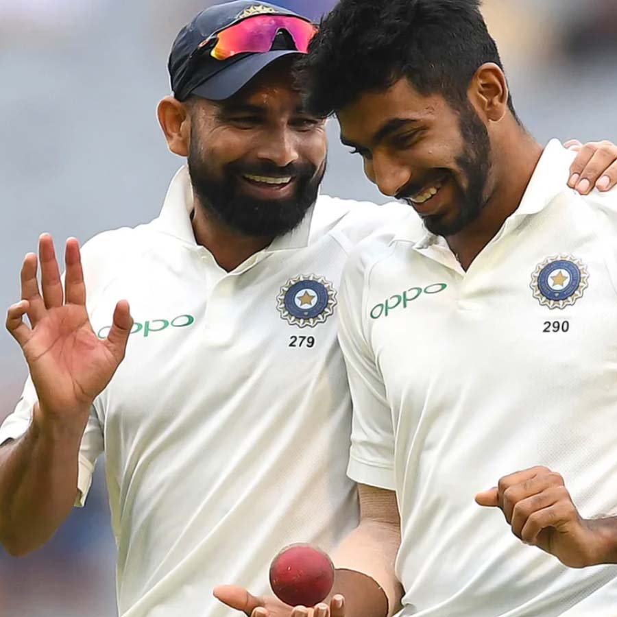 ২৭ রানে পিছিয়ে থেকে দ্বিতীয় ইনিংস শুরু করে ভারত। রাহানে-পুজারা মোটামুটি রান করলেও দ্বিতীয় ইনিংসের চমক ছিলেন শামি-বুমরা। নবম উইকেটে অপরাজিত ৮৯ রানের পার্টনারশিপ গড়েন তাঁরা। ৫৬ রান করেন মহম্মদ শামি। বুমরাহ করেন ৩৪ রান।