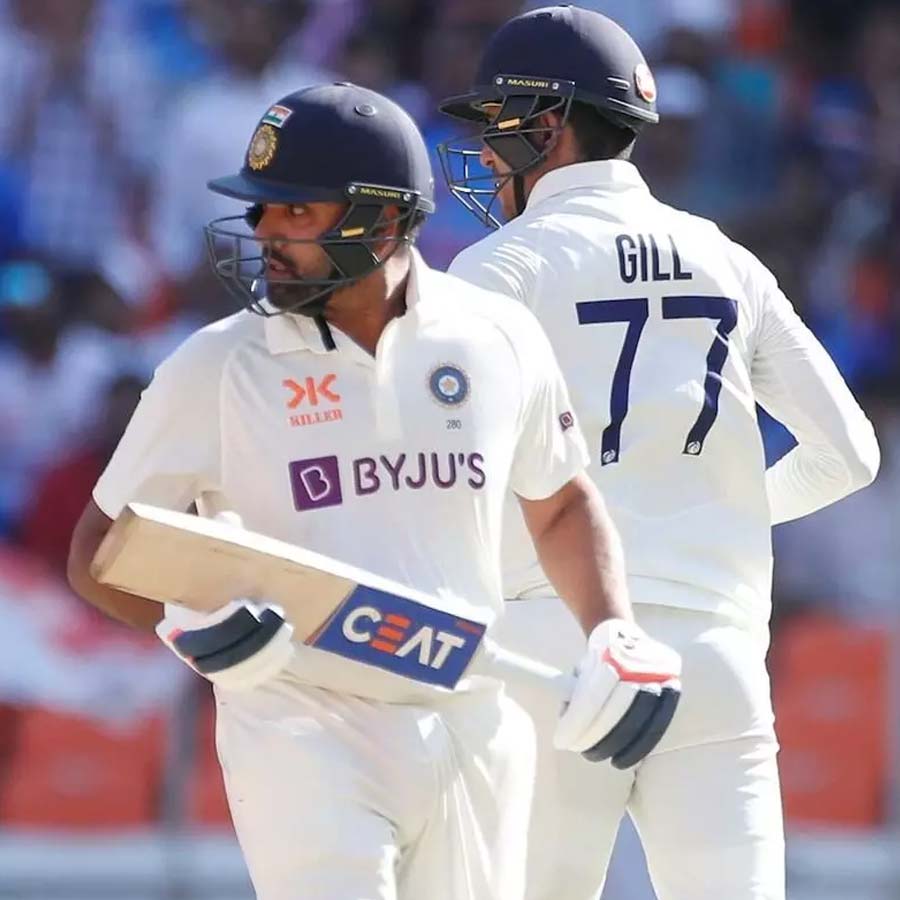 লিডসে তৃতীয় টেস্টে অসাধারণ কামব্যাক করে ইংল্যান্ড। মাত্র ৭৮ রানে শেষ হয় ভারতের প্রথম ইনিংস। অ্যান্ডারসনদের সামনে মাত্র দু’জন দু’অঙ্কের স্কোর করেন। তিন জন করেন শূন্য।