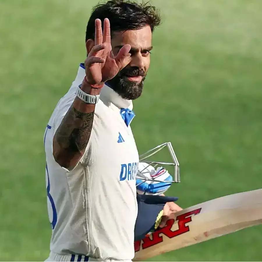 ওভালে ২ সেপ্টেম্বর থেকে শুরু হয় চতুর্থ টেস্ট। এই টেস্টের প্রথম ইনিংসেও ওকস-রবিনসনদের সামনে সে ভাবে মাথা তুলতে পারেনি ভারতীয় ব্যাটিং। কোহলির ৫০ আর শার্দুল ঠাকুরের ৩৬ বলে ৫৭ রানের সুবাদে ১৯১ রান করে ভারত।