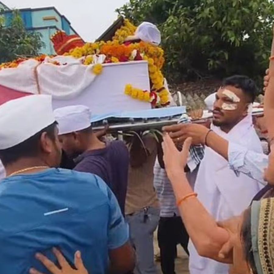 The sole survivor of Air India Plane crash Vishwas Kumar Ramesh carred the coffin of his brother dgtl