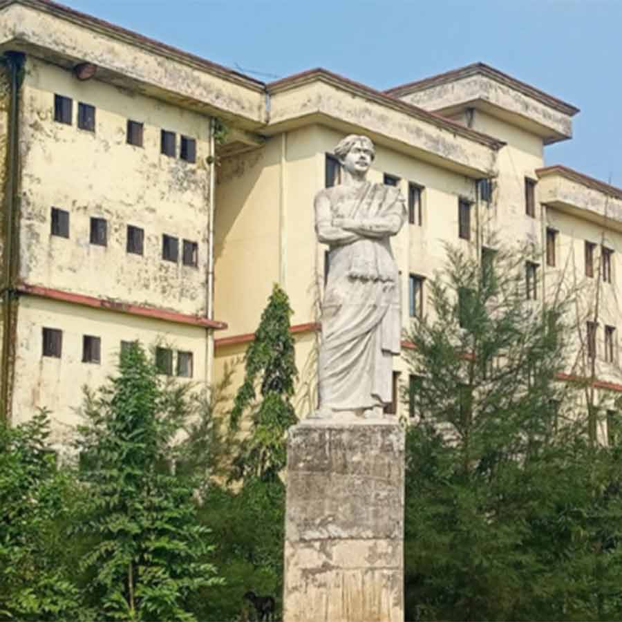 A controversy has arisen over the demolition of a sculpture by Jatiya Kabi Kazi Nazrul Islam University