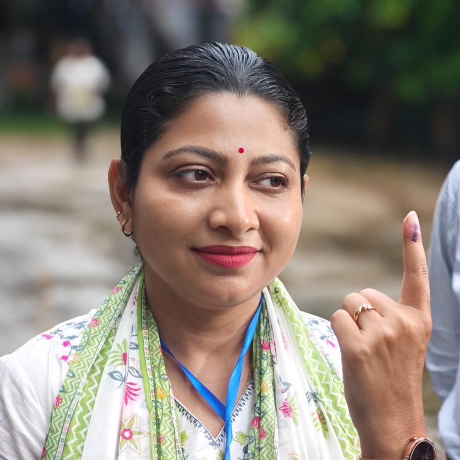 কালীগঞ্জের তৃণমূল প্রার্থী আলিফা আহমেদ।