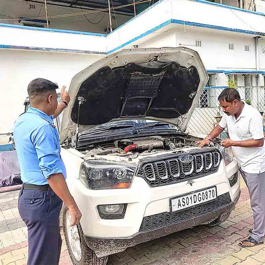 Jalpaiguri District Police caught a person acussed of Looting ATMs