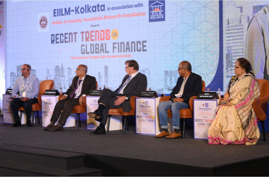 আন্তর্জাতিক সম্মেলনে শামিল হয়েছেন বিশিষ্ট ব্যক্তিত্বরা। 