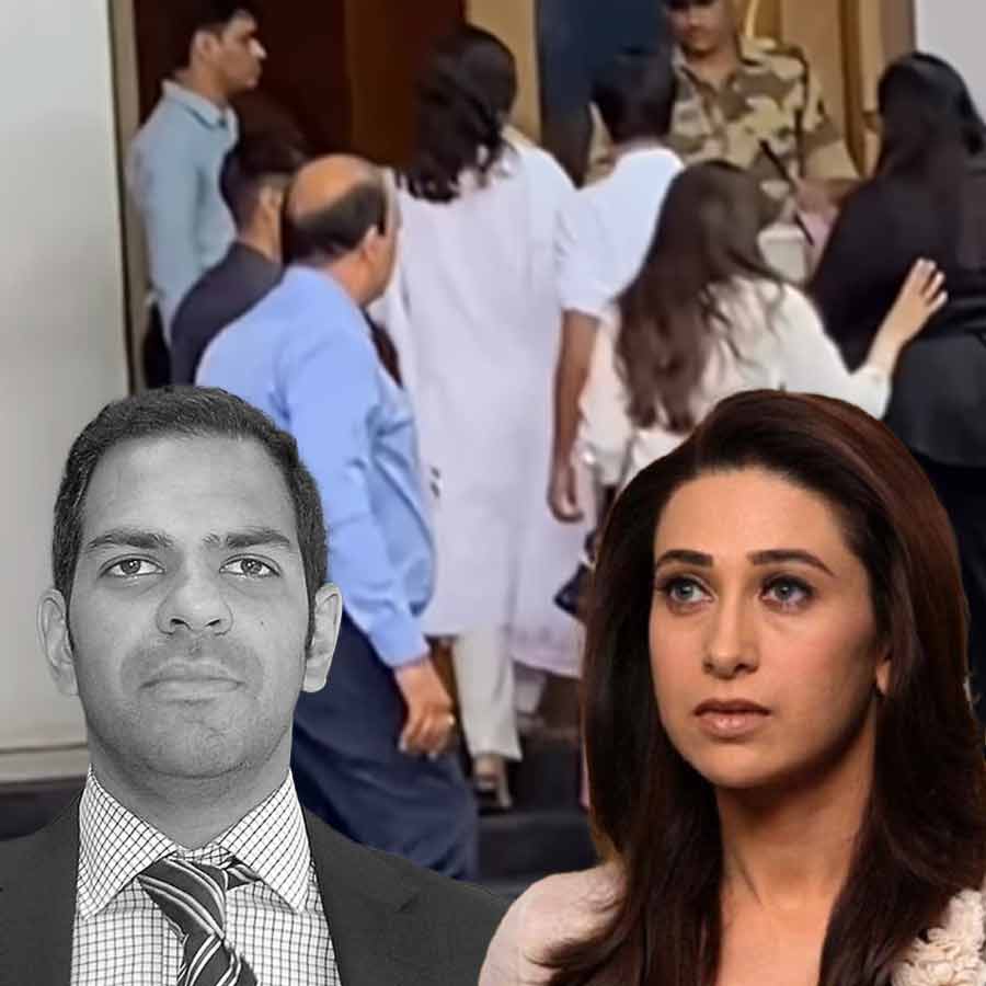 Karisma Kapoor makes first appearance after Ex Husband Sunjay Kapur Death dgtl