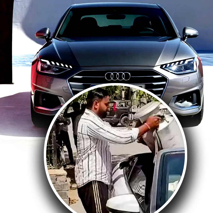 Ex banker turned into milkman and delivered milk with Audi and Harley Davidson in Faridabad