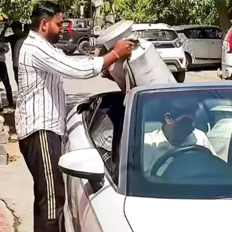 Ex banker turned into milkman and delivered milk with Audi and Harley Davidson in Faridabad
