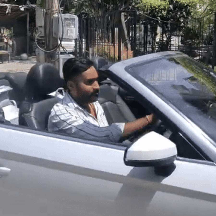 Ex banker turned into milkman and delivered milk with Audi and Harley Davidson in Faridabad