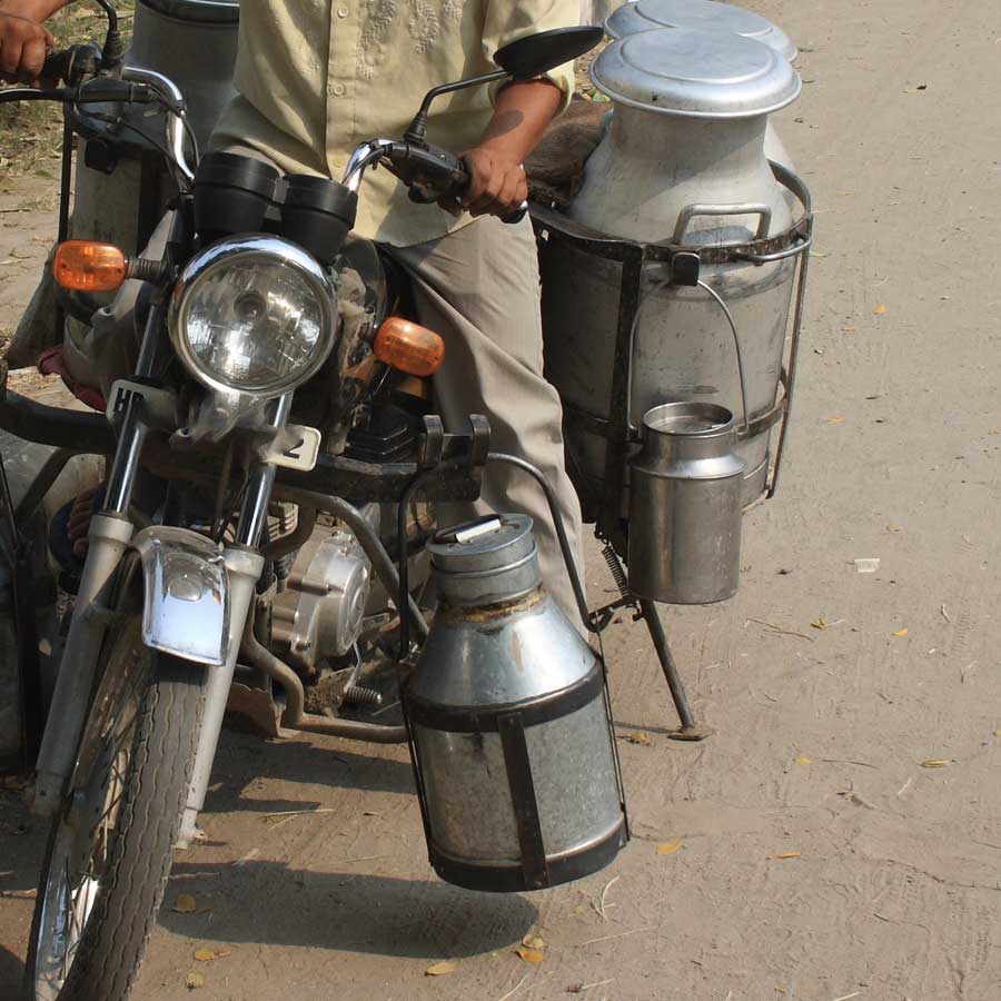 Ex banker turned into milkman and delivered milk with Audi and Harley Davidson in Faridabad