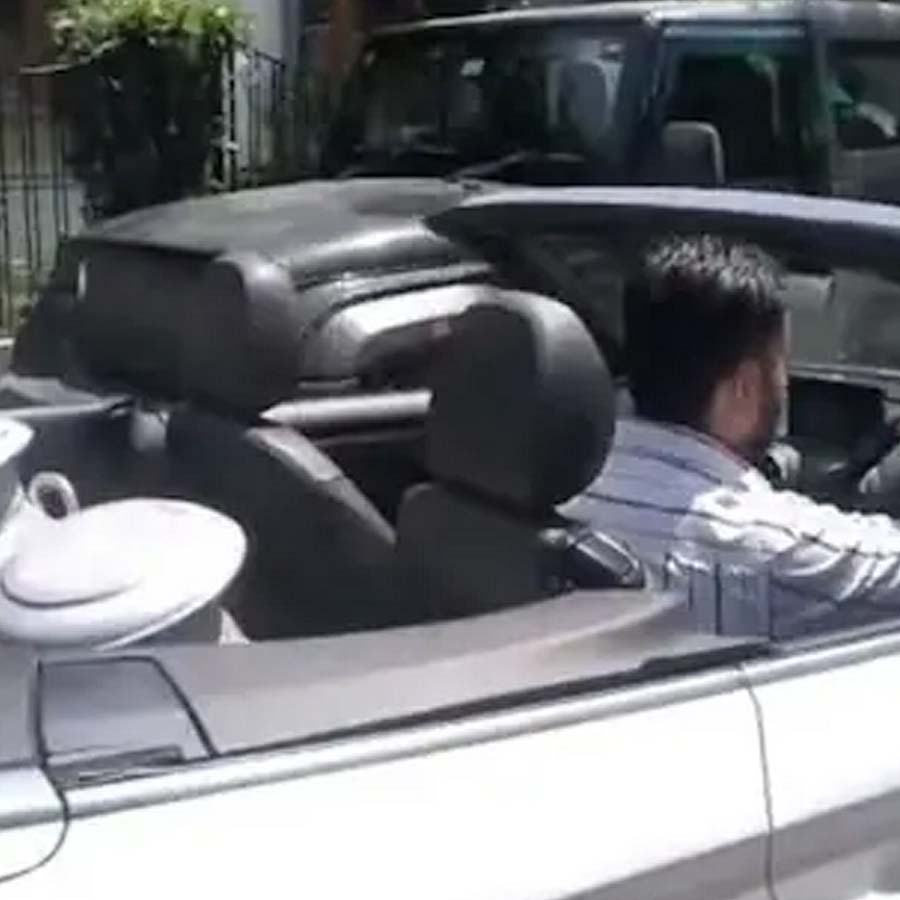 Ex banker turned into milkman and delivered milk with Audi and Harley Davidson in Faridabad