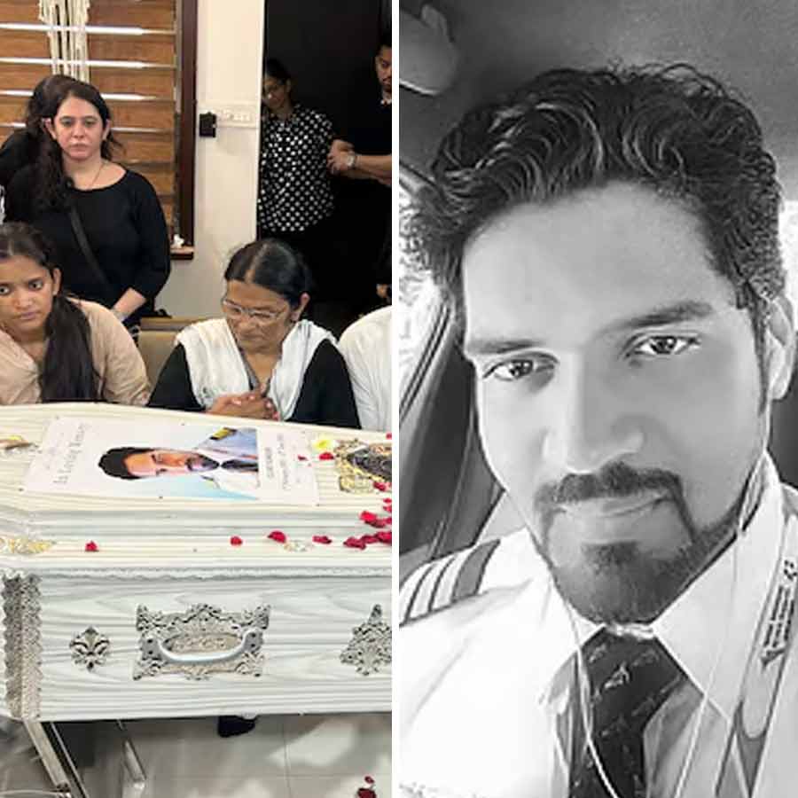 Family bids farewell to co-pilot in Air India flight dgtl