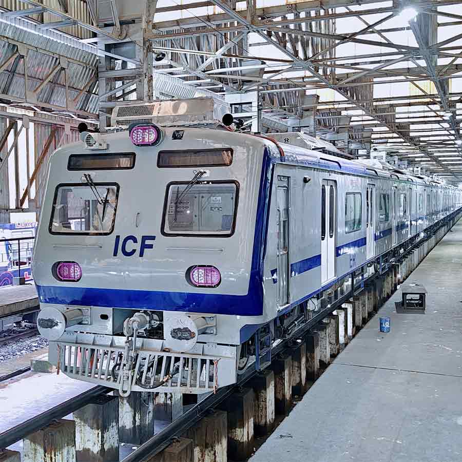 Eastern Railways to Introduce AC EMU Local Trains in Sealdah Division dgtl