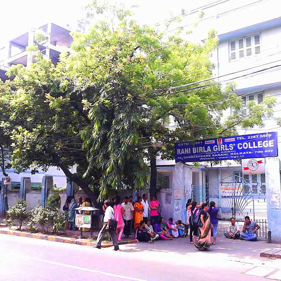 Rani Birla College principal alleges that the chairman was 'pressured' not to hold elections for the management committee