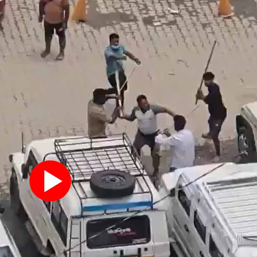 Video of pilgrims in Kedarnath route engaging into brawl with sticks goes viral dgtl