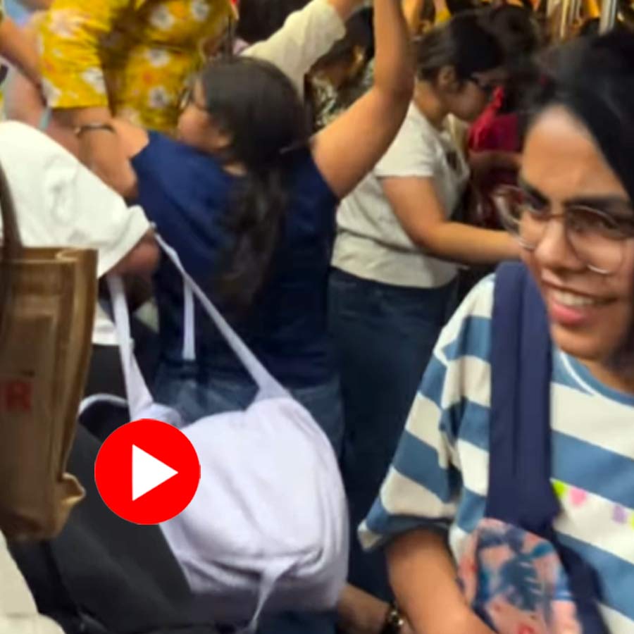 Video of women passengers getting scared of snake inside Delhi metro ladies coach goes viral dgtl