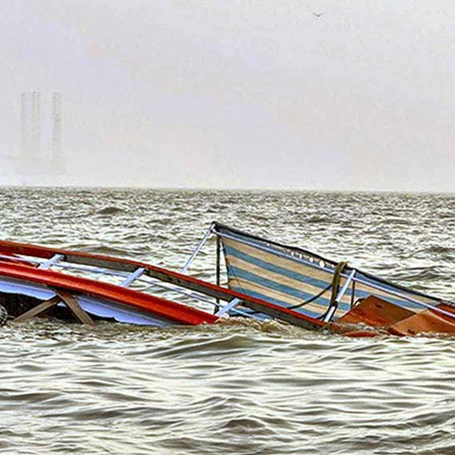 one missing after Boat capsizes in Murshidabad dgtld