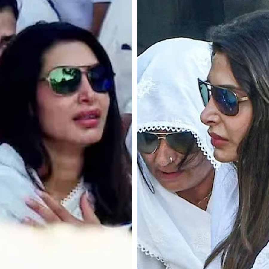 Sunjay Kapur Wife Priya Sachdev looks devastated after his funeral