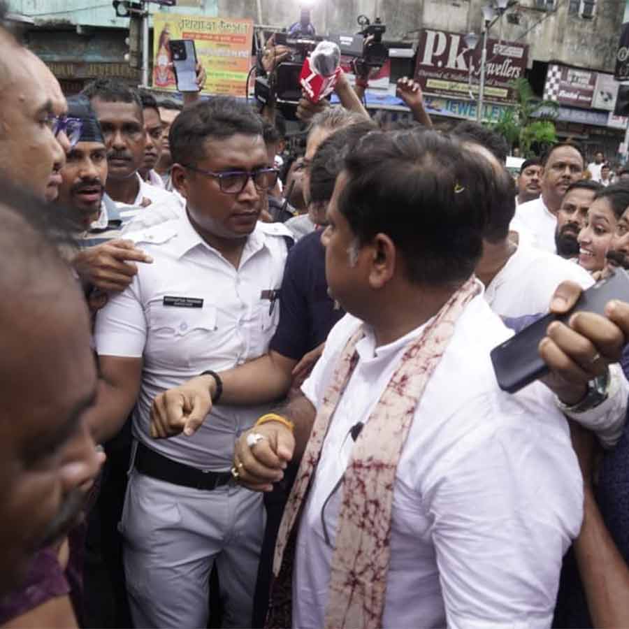 Police detains Sukanto, arrests Left leaders in two incidents in city
