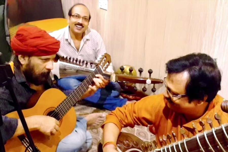 সুরে সুরে দেবজ্যোতি মিশ্র।