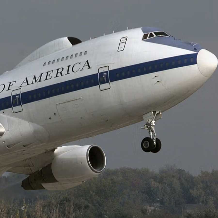 US air force landed nuclear war survival Doomsday Plane in Washington