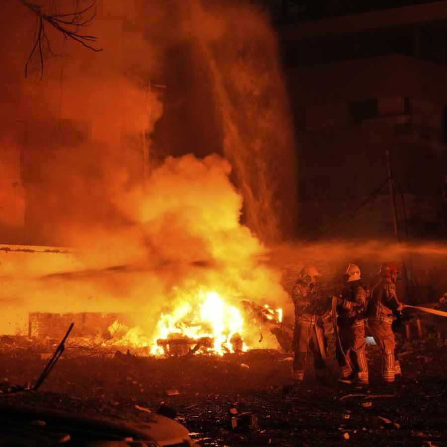 পরমাণু কর্মসূচির সঙ্গে আপস নয়! ইরান বলার পরেই ফের হামলা ইজ়রায়েলের, পাল্টা হানা তেল আভিভের বিমানবন্দরে