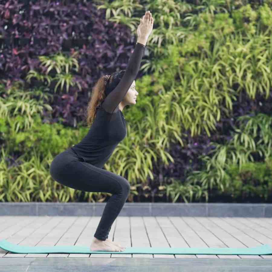 উৎকটাসন (চেয়ার পোজ়)।