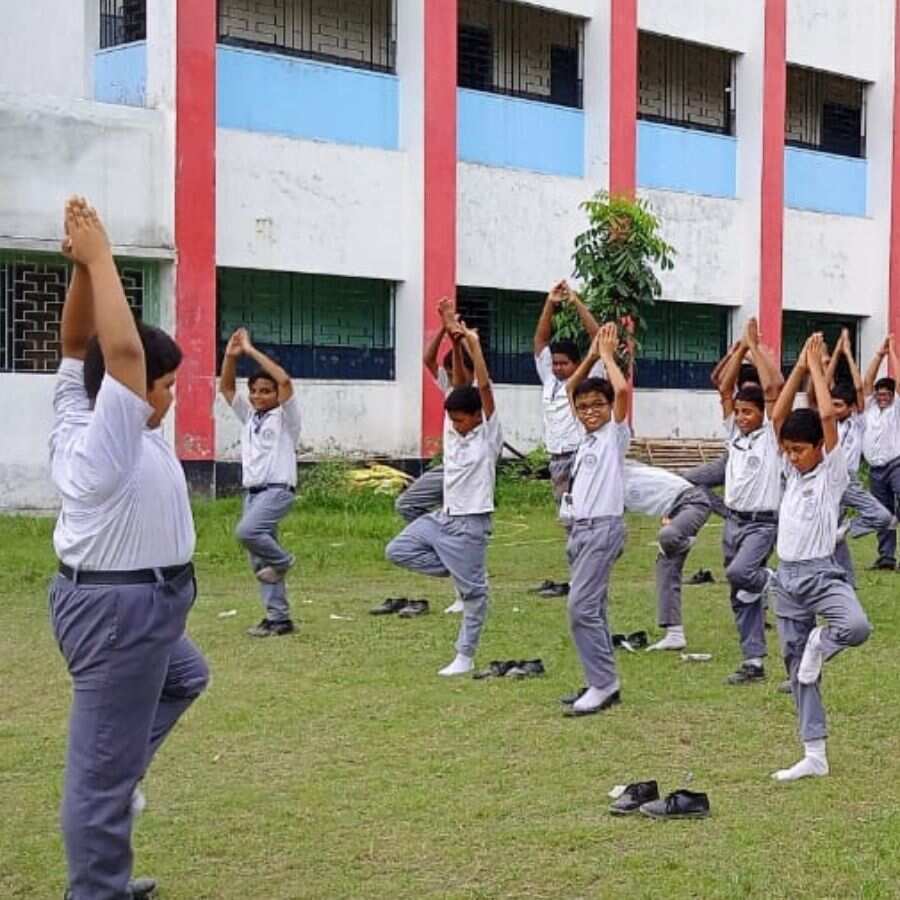 Students of Jodhpur Park Boys in their Saturday Anandapath class.