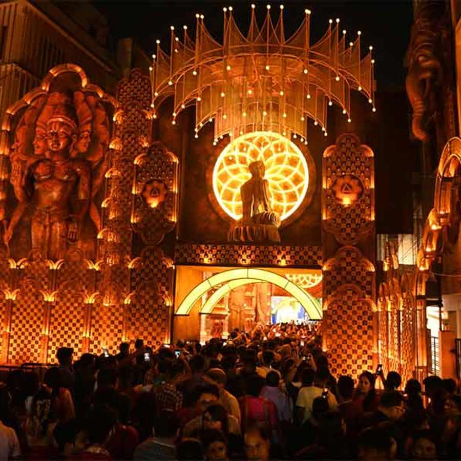 Manoj Verma has directed all the police stations to find out the themes of the Durga Pujas to control the crowd